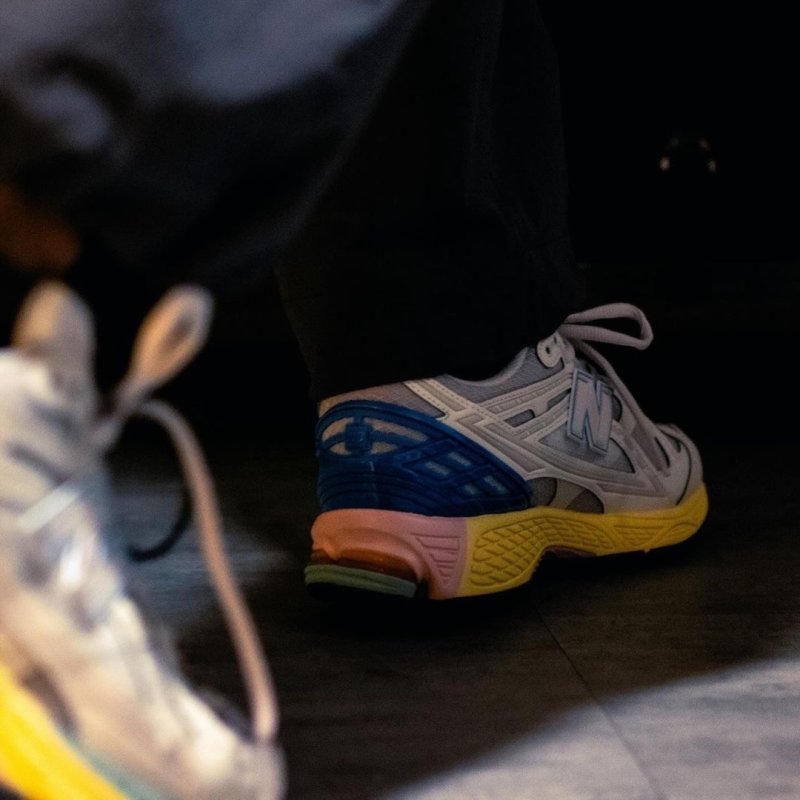 New Balance M1906 view