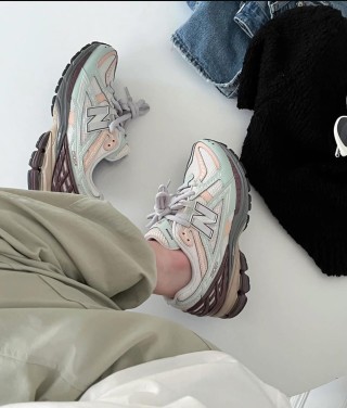 New Balance M1906 view 1