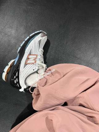 New Balance M1906 view 2