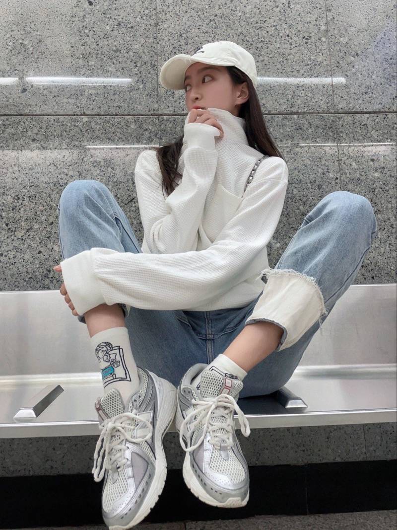 New Balance M1906 view