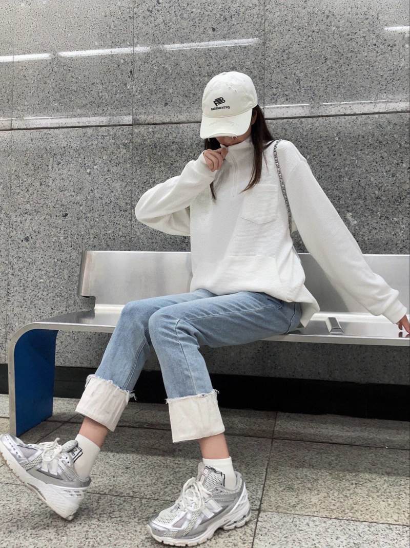 New Balance M1906 view