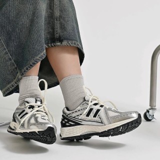 New Balance M1906 view 4