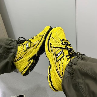 New Balance M1906 view 2