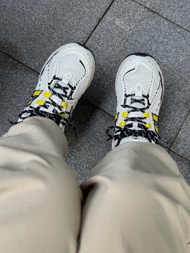 New Balance M1906 view
