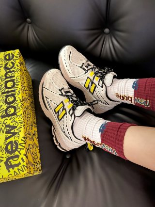 New Balance M1906 view 4