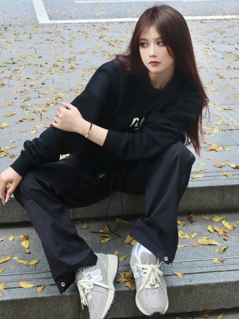 New Balance M1906 view