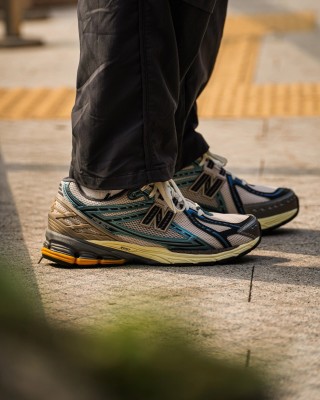 New Balance M1906 view 2