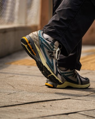New Balance M1906 view 3
