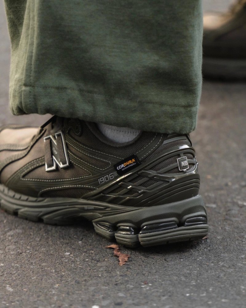 New Balance M1906 view