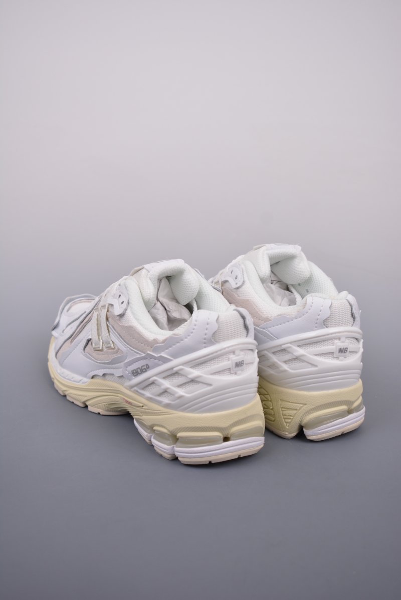 New Balance M1906 view