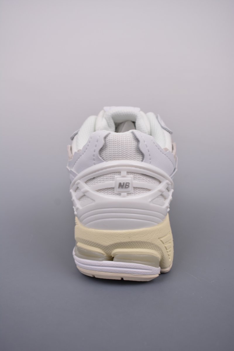 New Balance M1906 view