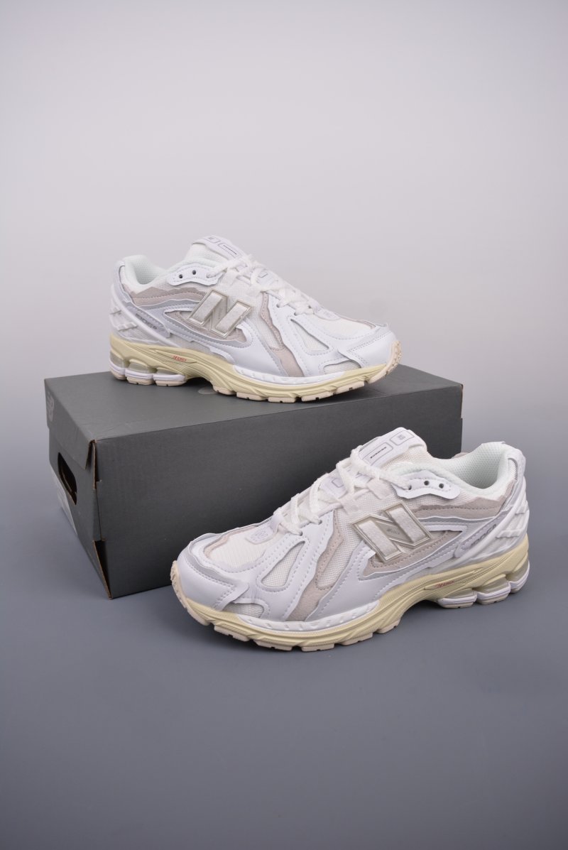 New Balance M1906 view