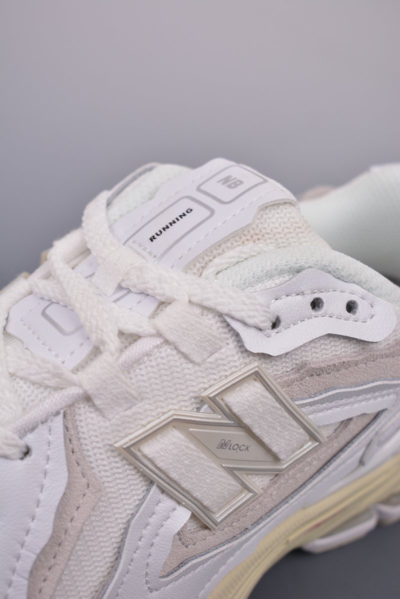 New Balance M1906 view