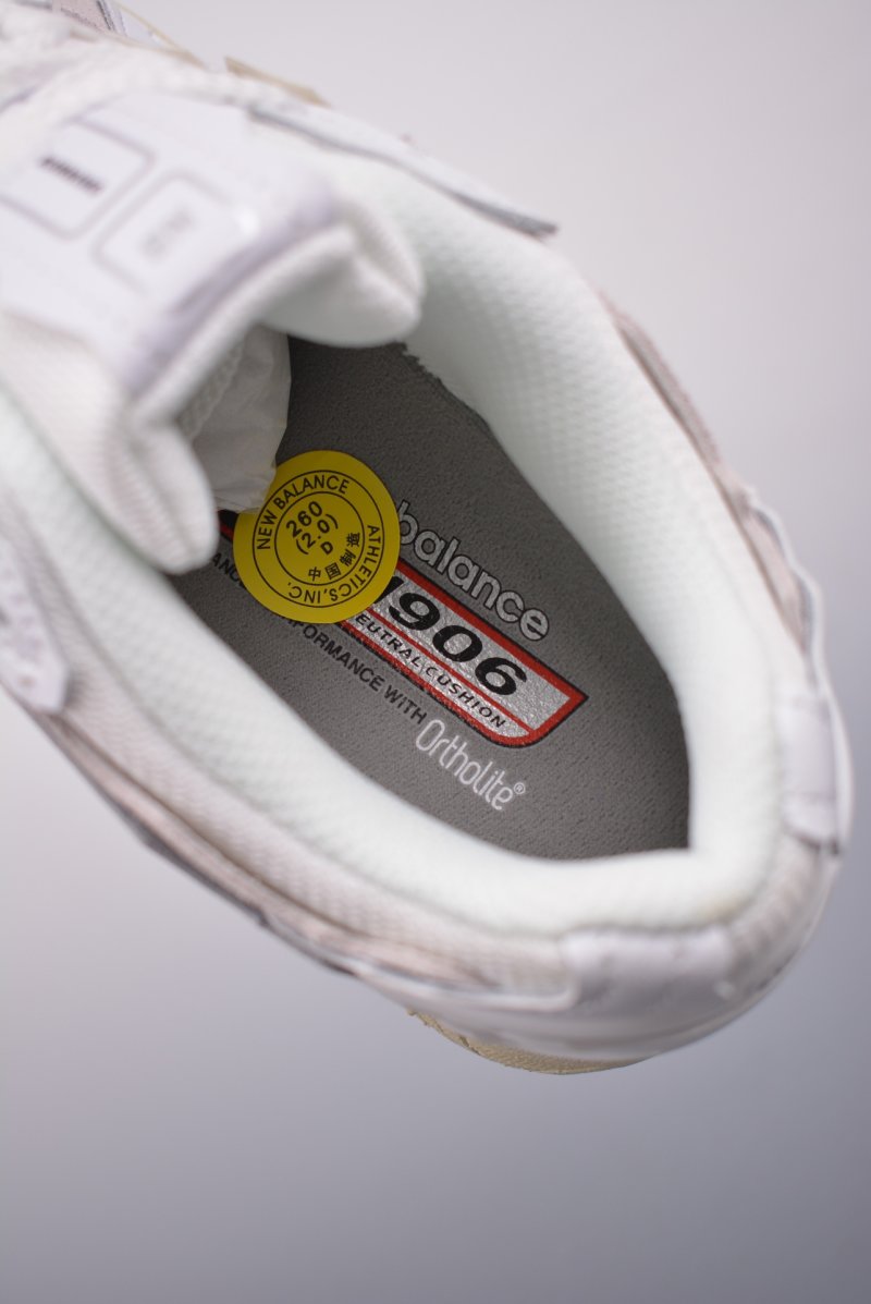 New Balance M1906 view