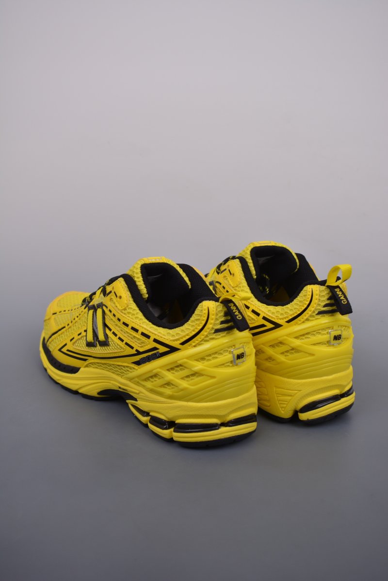 New Balance M1906 view