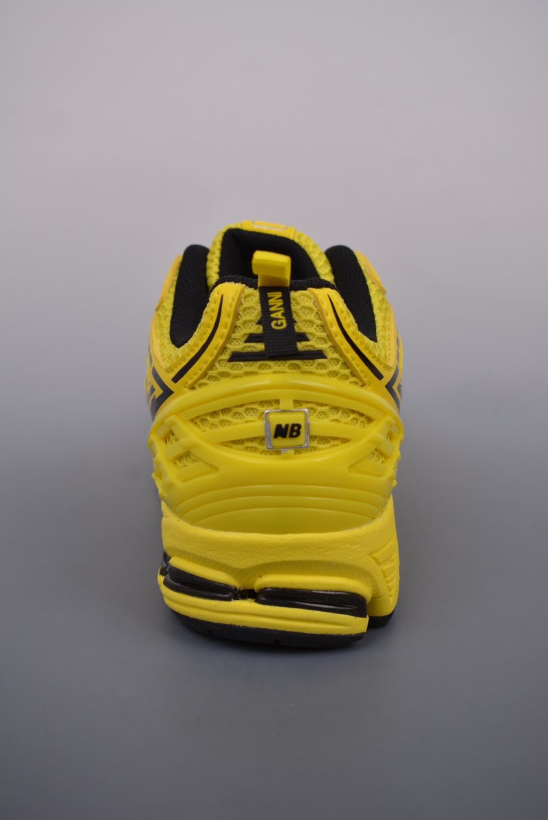 New Balance M1906 view