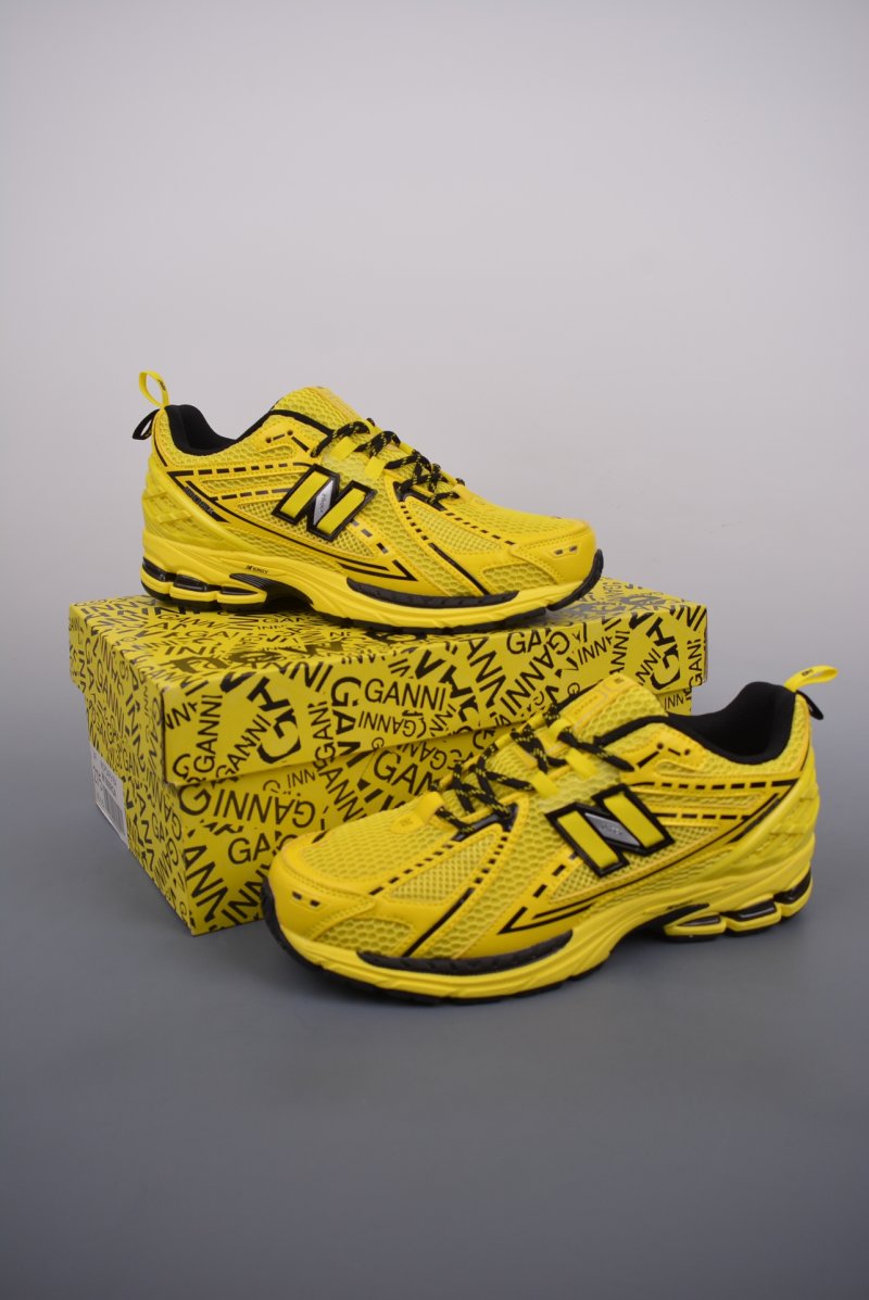 New Balance M1906 view