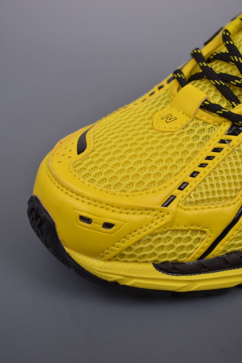 New Balance M1906 view