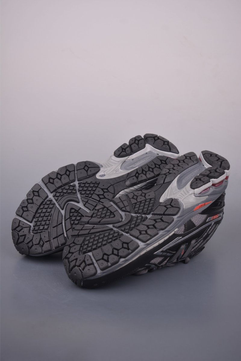 New Balance M1906 view