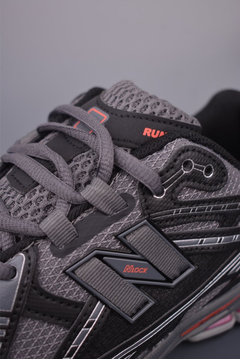 New Balance M1906 view
