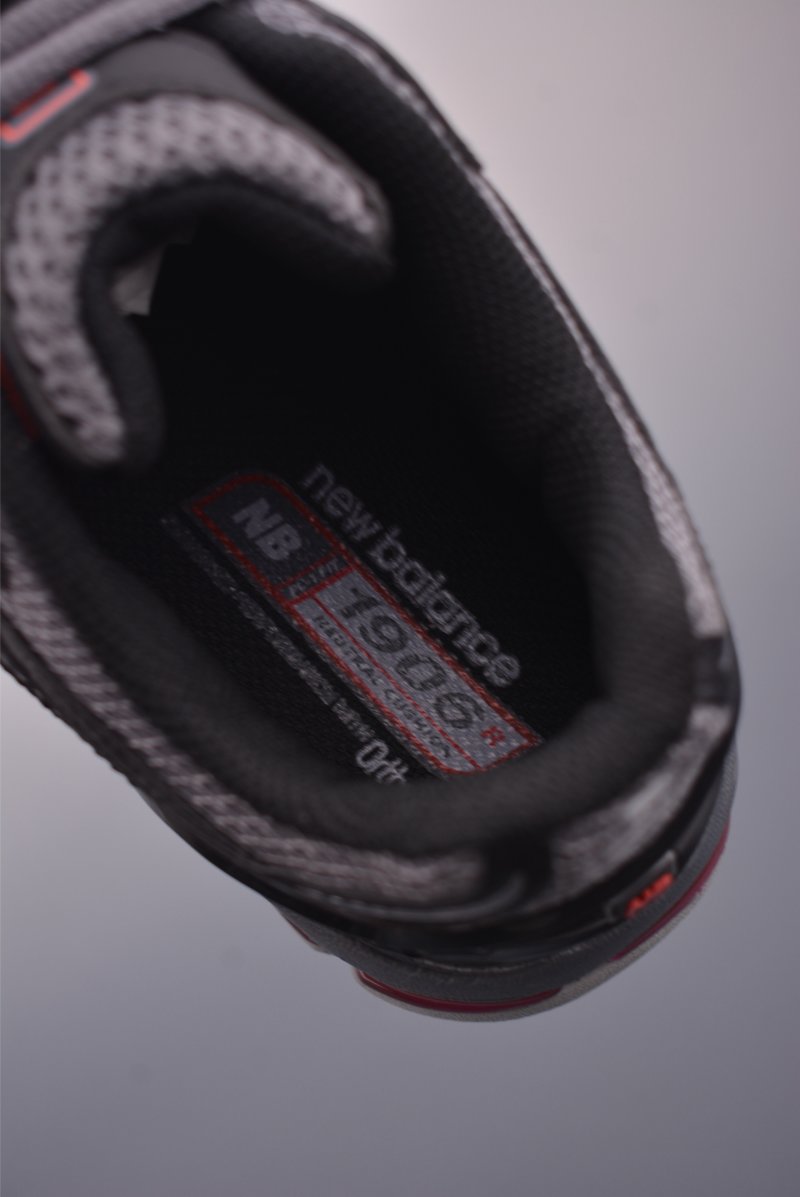 New Balance M1906 view