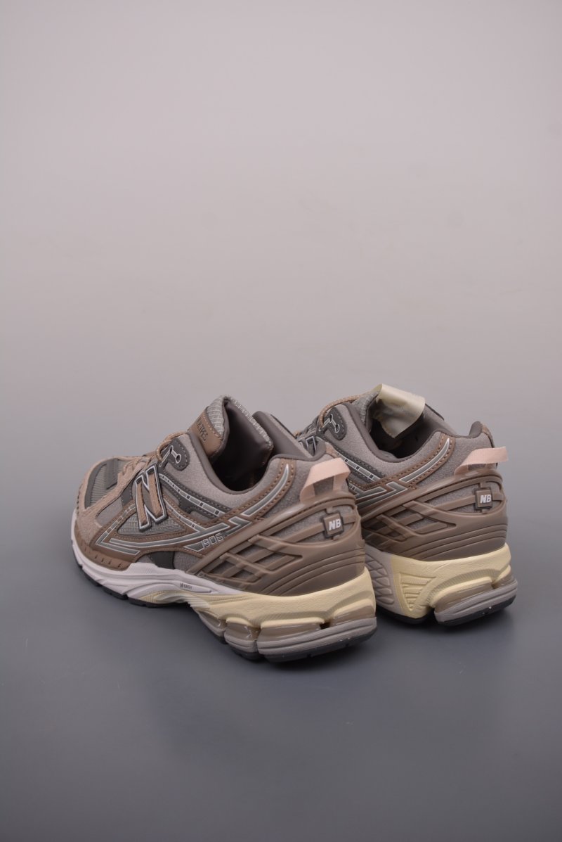 New Balance M1906 view
