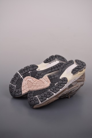 New Balance M1906 view 3