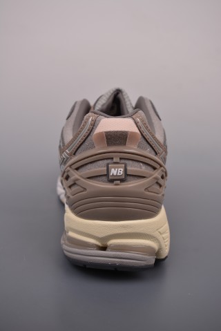 New Balance M1906 view 4