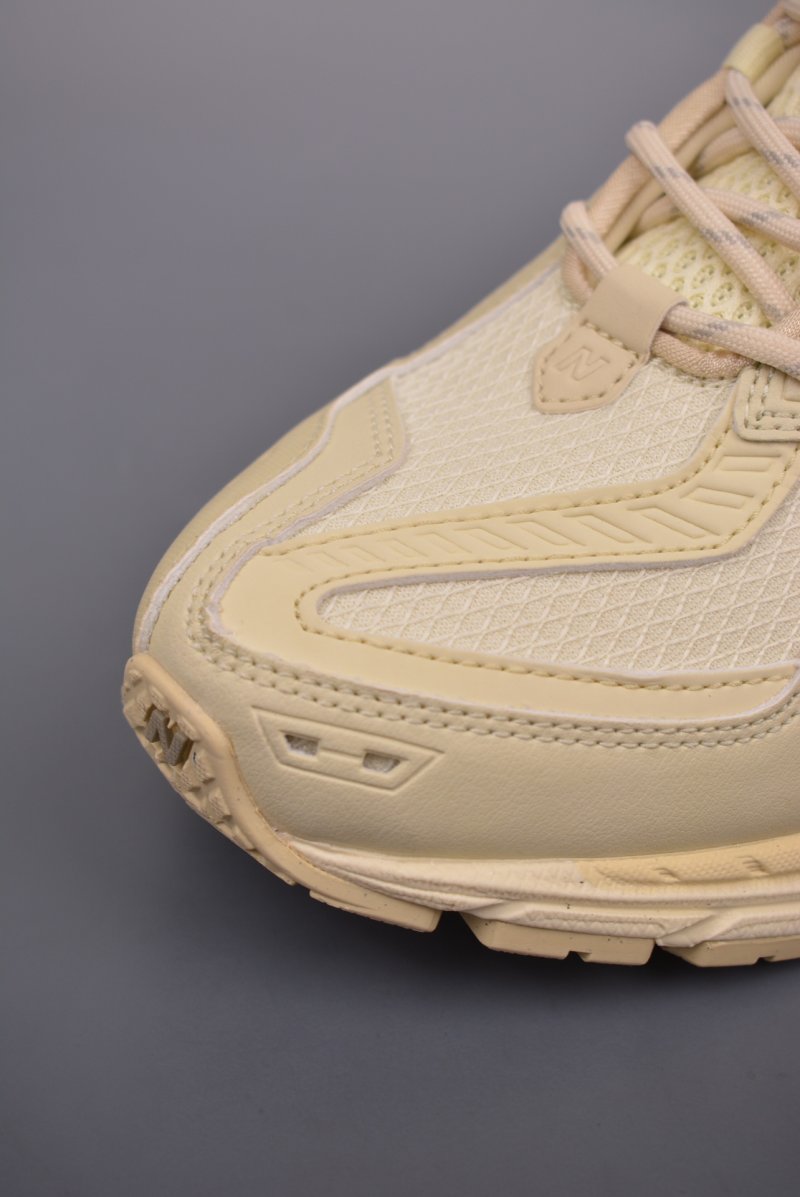 New Balance M1906 view