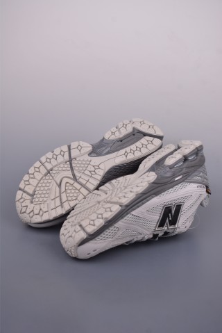 New Balance M1906 view 3
