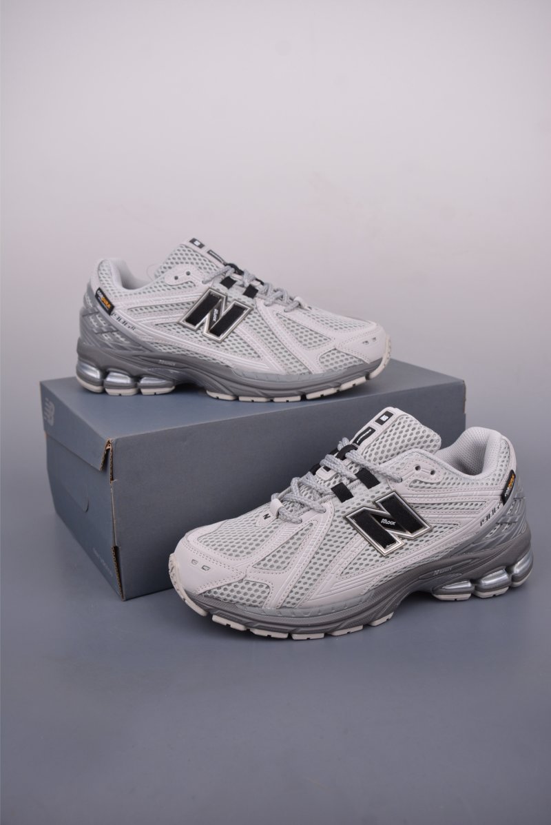 New Balance M1906 view