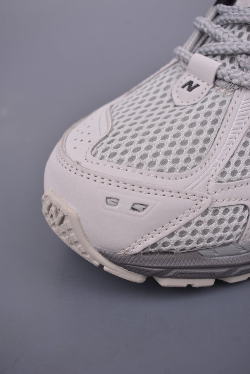 New Balance M1906 view