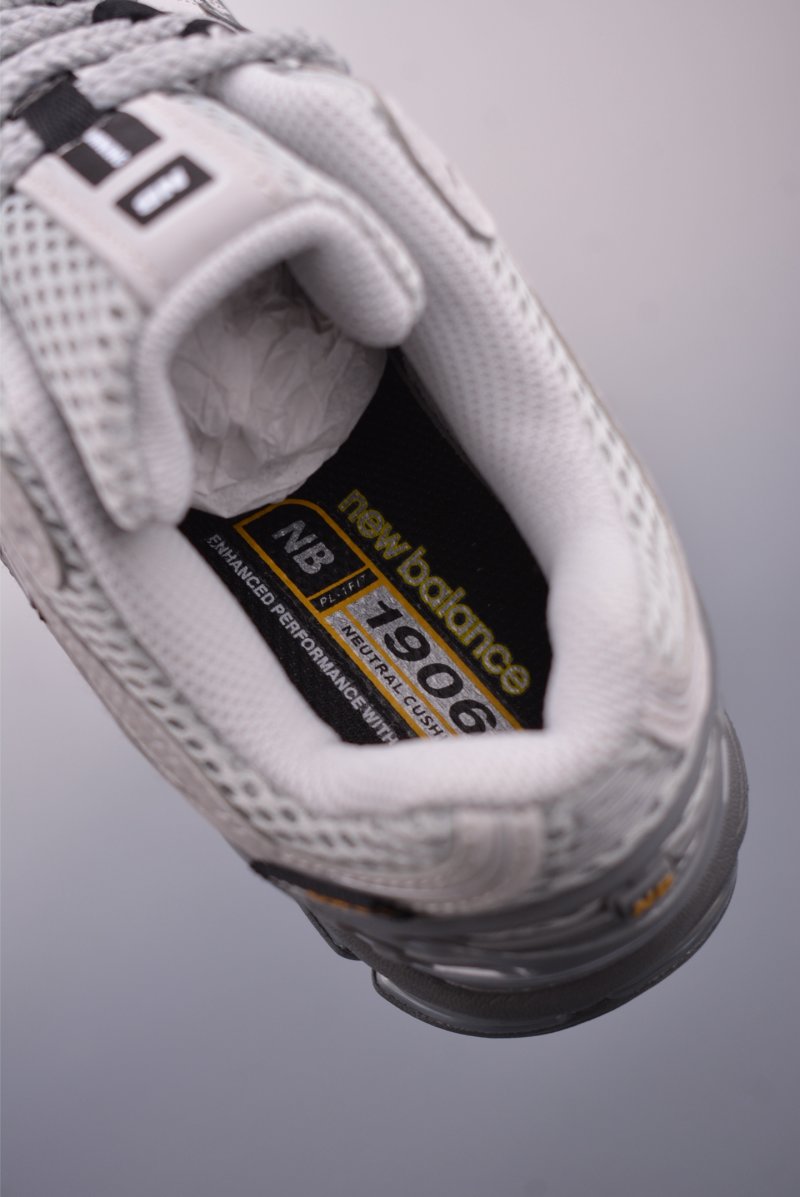 New Balance M1906 view