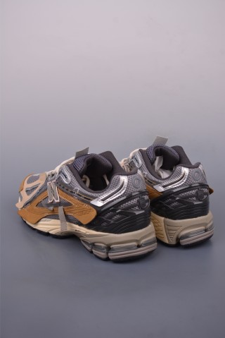 New Balance M1906 view 2