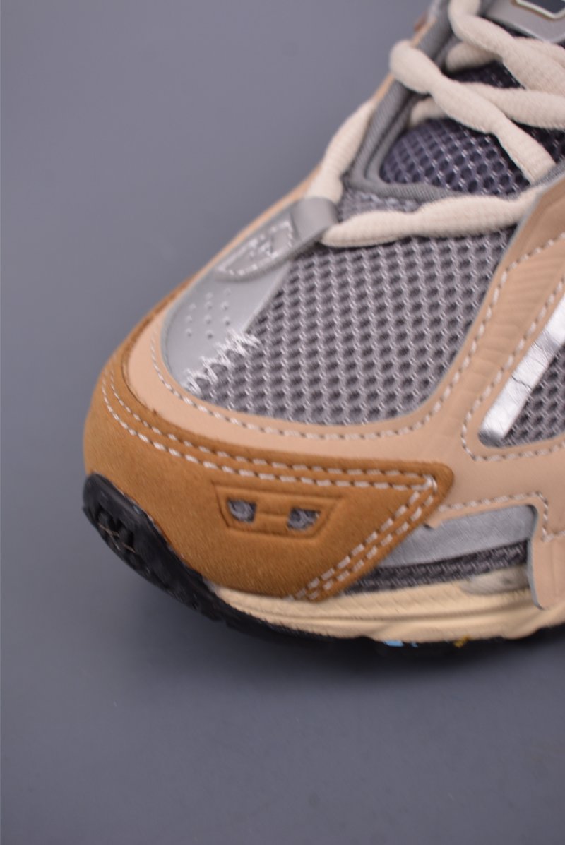 New Balance M1906 view