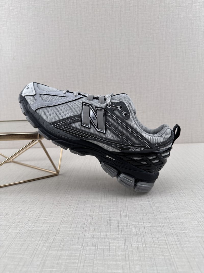 New Balance M1906