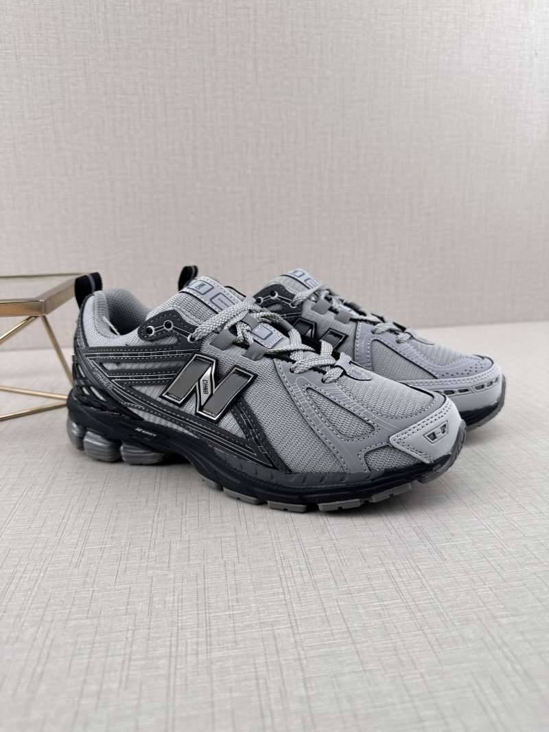 New Balance M1906 view