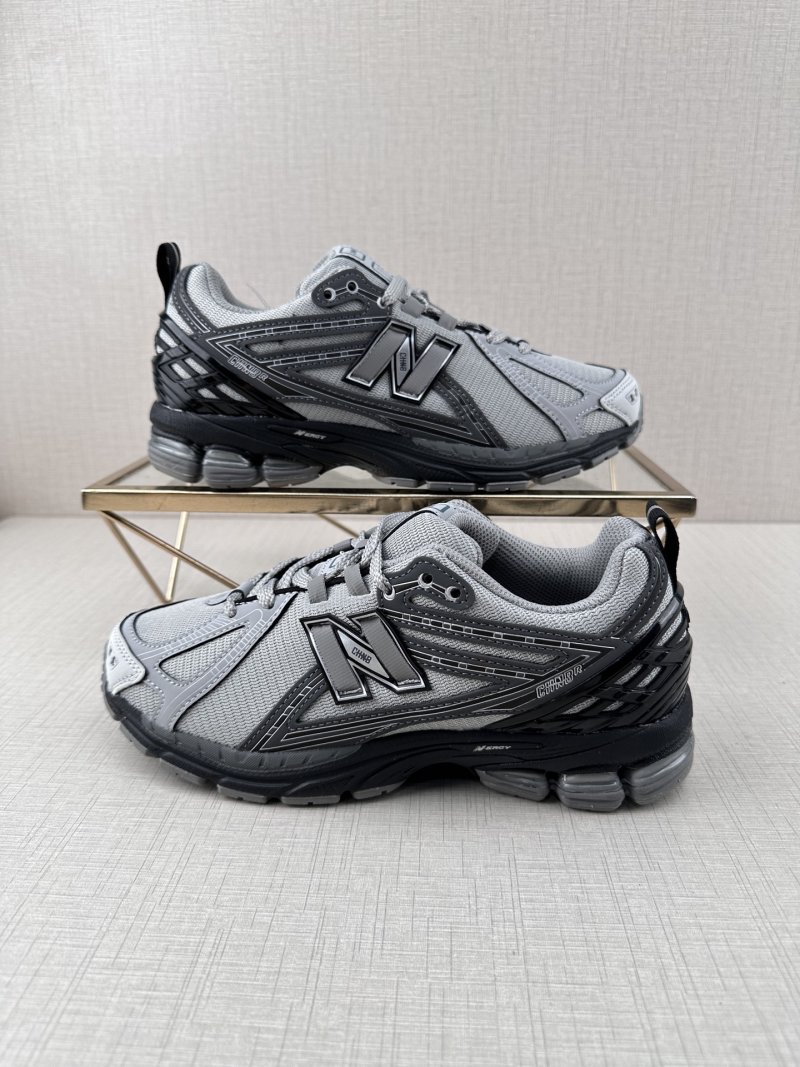 New Balance M1906 view