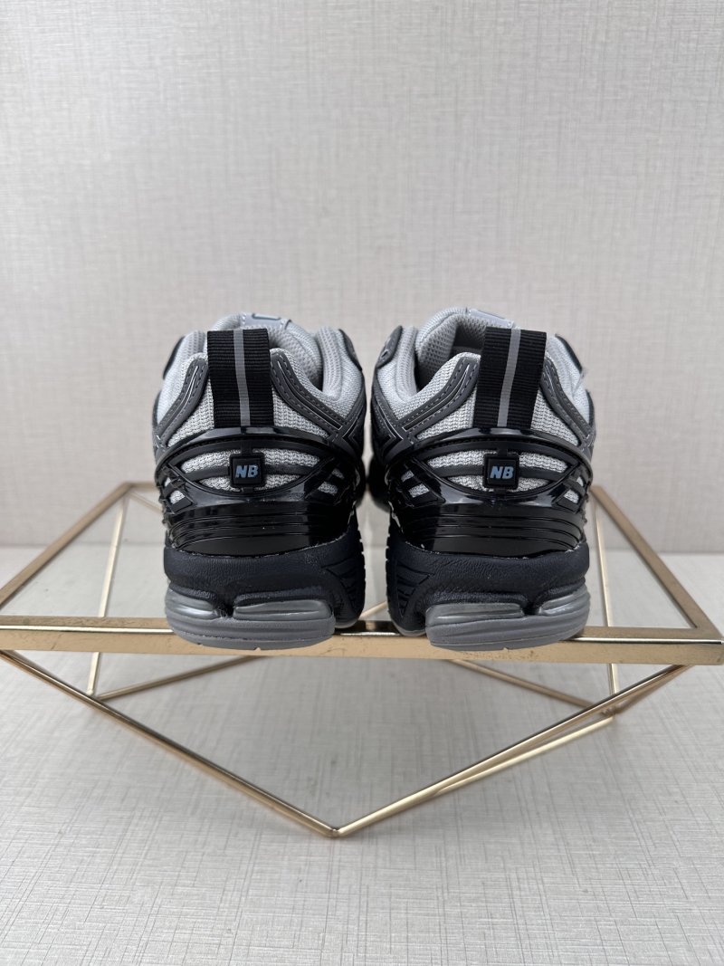 New Balance M1906 view