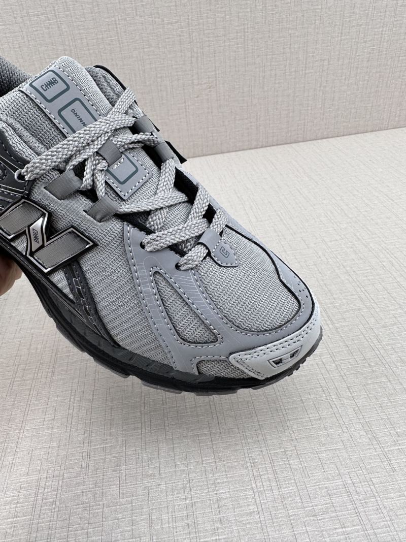 New Balance M1906 view