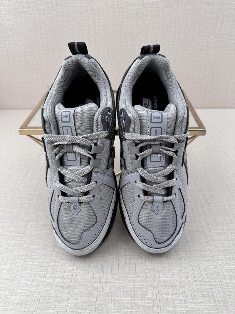 New Balance M1906 view