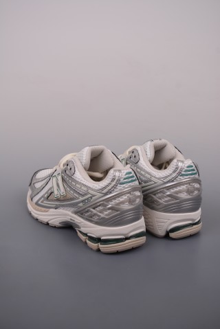 New Balance M1906 view 2