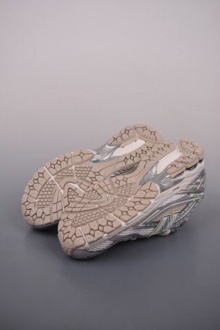 New Balance M1906 view 3