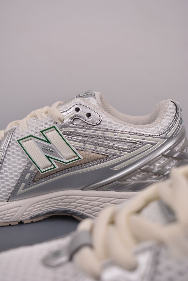 New Balance M1906 view
