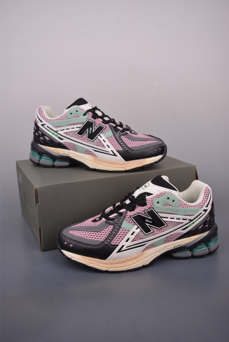 New Balance M1906 view