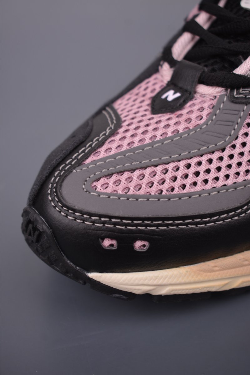 New Balance M1906 view