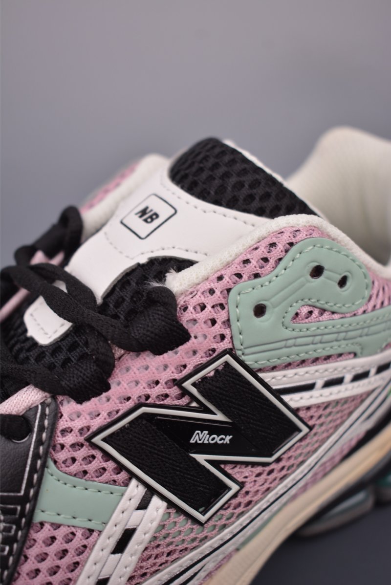New Balance M1906 view