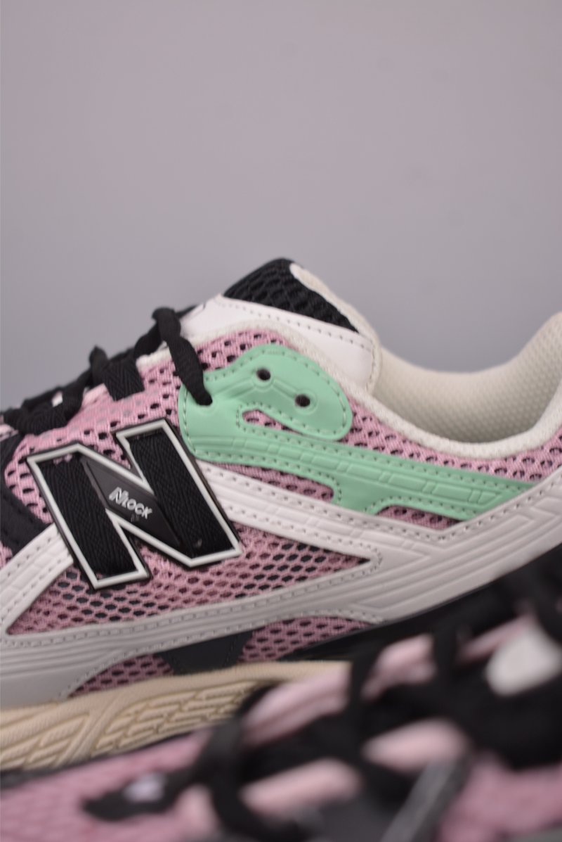 New Balance M1906 view