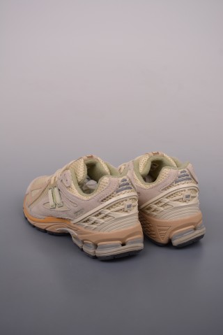 New Balance M1906 view 2