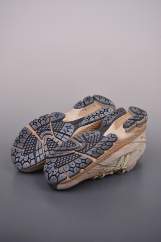 New Balance M1906 view 3